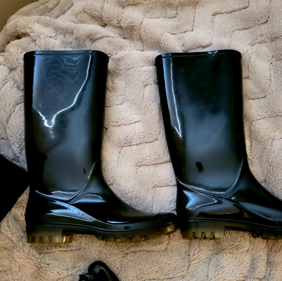 Coach bundle size 8 rain boot and Coach umbrella final price! - Picture 2 of 3